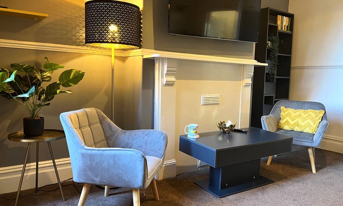 Taunton Apartment | Large Serviced Apartment - Taunton