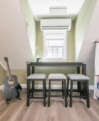 Roxbury Apartment | LARGE STUDIO open concept in Boston Zoo Franklin Park near