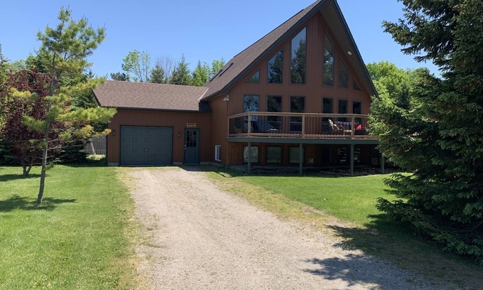 Central Huron Cottage | Large Stunning Cottage - Beach access to beautiful Lake Huron