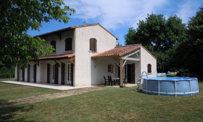 Montpellier de Medillan House | Large vacation home near Royan, quiet pool, large garden