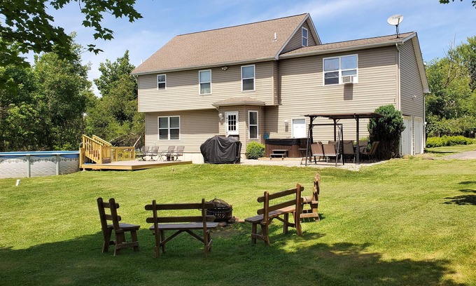Tunkhannock Township House | Large vacation house, private pool and hot tub, lots of privacy, perfect getaway