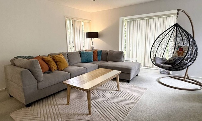 Halswell House | ๐ Large, Warm 4BR Family Retreat in Halswell โ Netflix, Massage Chair & More!