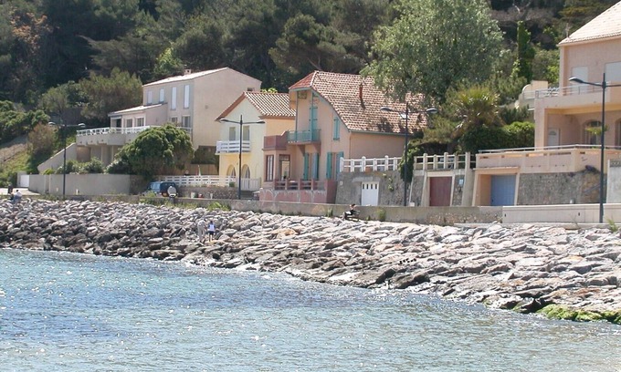 La Franqui Villa | Large waterfront house in unique location
