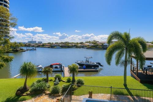Biggera Waters House | Large Waterfront Property with Spectacular Views & Sunsets