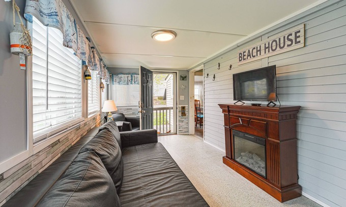 Old Orchard Beach Cottage | Large Yard: Walkable Cottage in Old Orchard Beach!