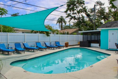 Harbor Bluffs House | Largo Family Oasis Private Pool and Hot Tub!