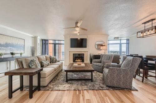 LoDo House | Larimer Luxury Top Notch Amenities Walk to All
