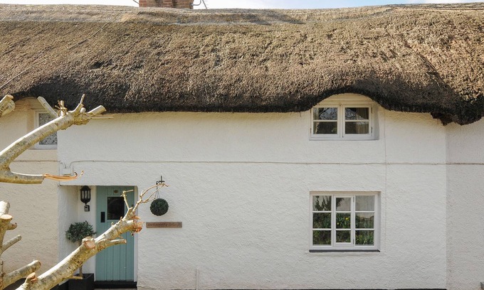 North Tawton Cottage | LARKSWORTHY COTTAGE, pet friendly, with a garden in North Tawton