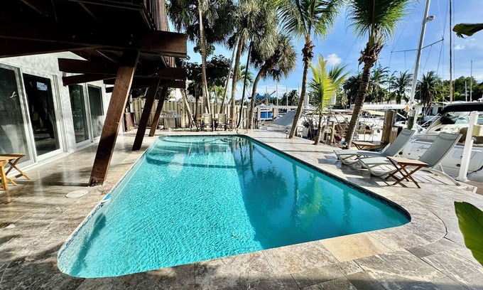 Hendricks and Venice Isles House | Las Olas Escape 6/5 - for 12+ -Waterfront- Pool
