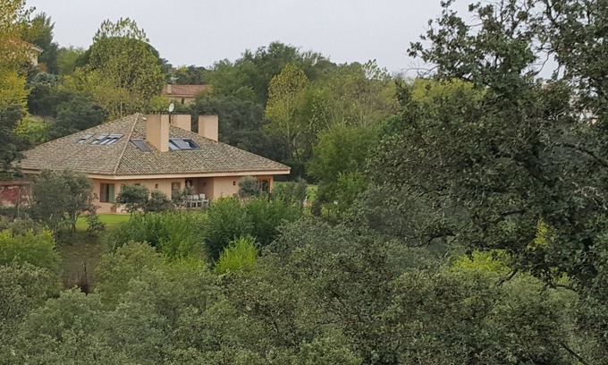 Sevilla la Nueva Ski Chalet | Las Siete Encinas, large villa on the outskirts of Madrid