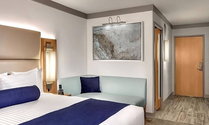 Gateway District Hotel | Las Vegas Vacation! Pool, Game Room, Casino, Parking! Near The Neon Museum