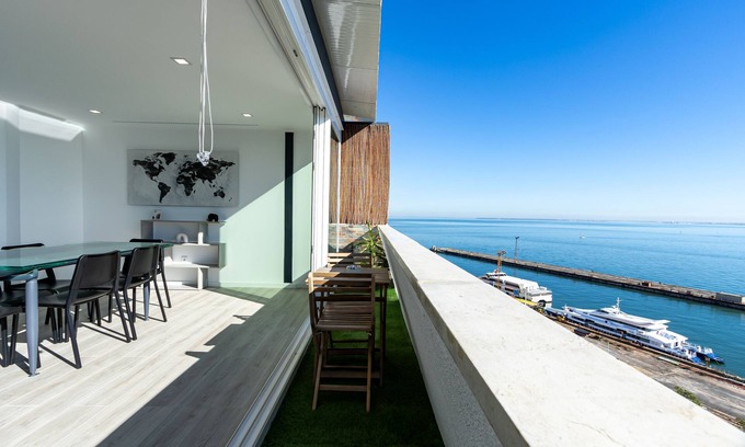 Cacilhas Apartment | Last floor with a great river view!
