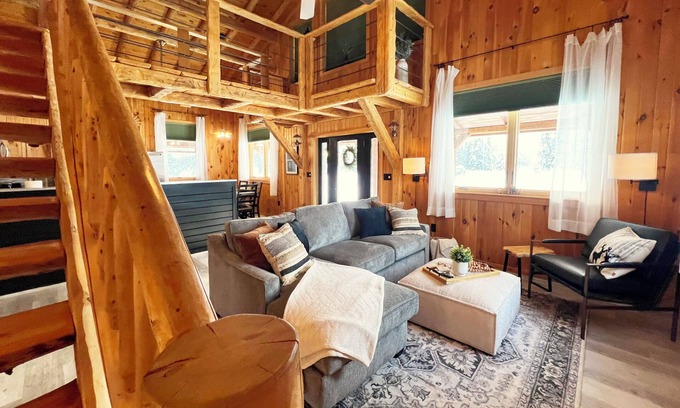 Angora Cabin | Last Min.Deals! Amazing Cabin+Bunkhouse. ATV Trails. WiFi. Lawn Games & Hot Tub