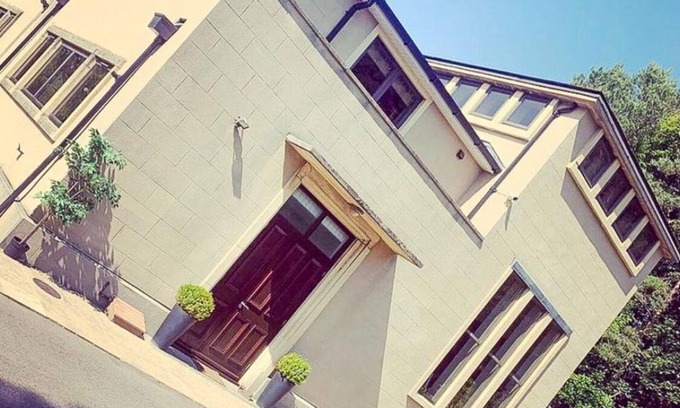 Frampton Cotterell Villa | "Last Minute availability " Large Luxury 5 Bedroom Villa hot tub on request