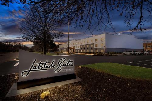 Tinton Falls Hotel | Latitude Suites Tinton Falls Eatontown - BW Premier Collection