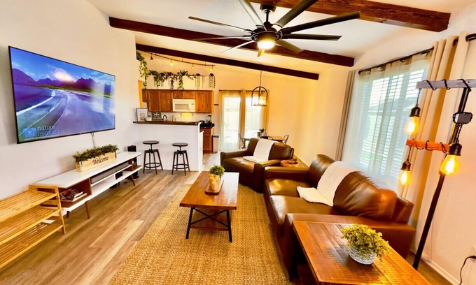 Yuma House | Laura Way · Peaceful, 3BR+King Home W/BBQ, Fire Pit & Huge TV!