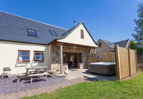 Linlithgow Apartment | Laurel Cottage at Williamscraig Holiday Cottages