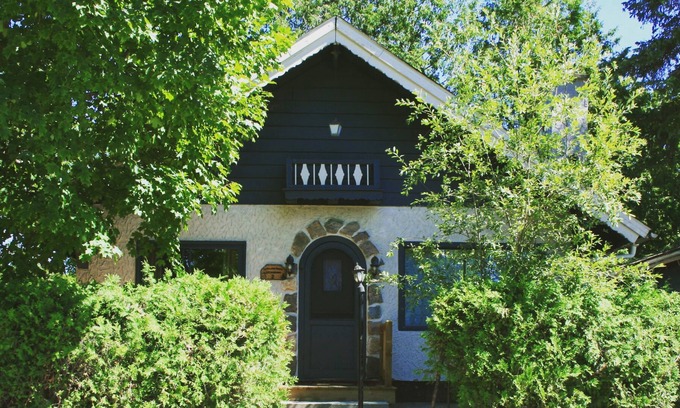 Val David Cabin | Lausanne, A nice vintage cottage in Village Suisse resort, in heart of Val-David