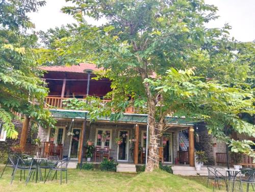 Quan Tom Cabin | Lava Rock Viet Nam Lodge
