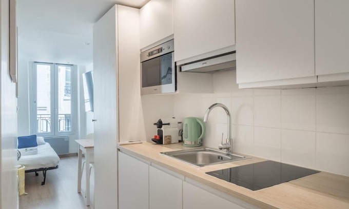 Strasbourg -Saint-Denis Apartment | Lavie Maison Paris AC Retreat