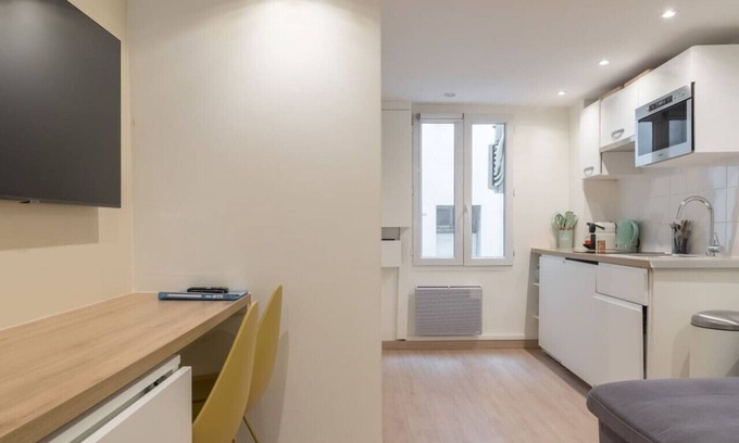 Strasbourg -Saint-Denis Apartment | Lavie Maison: Parisian Aircon Gem