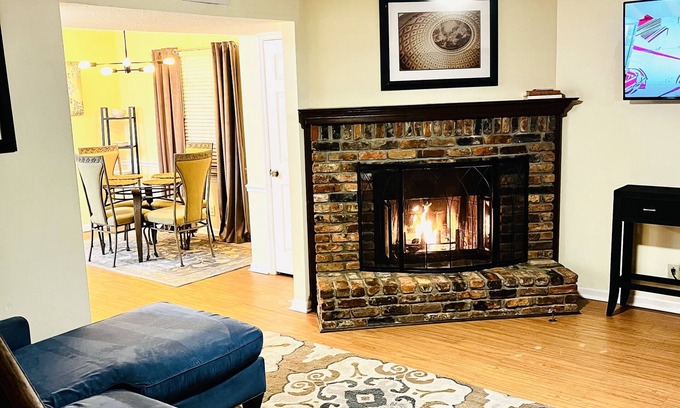 Macon Condo | LAVISH CONDO-BIG HOUSE MUSEUM, IDLE HR GOLF, WESLEYAN COLLEGE, MERCER UNIVERSITY