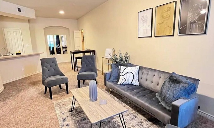 Shreveport House | Lavish Executive APT w WiFi, & Washer/Dryer