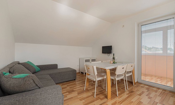 Nova Vas Apartment | Lavrič Hideaway Apartment 4, Bloke, Slovenia