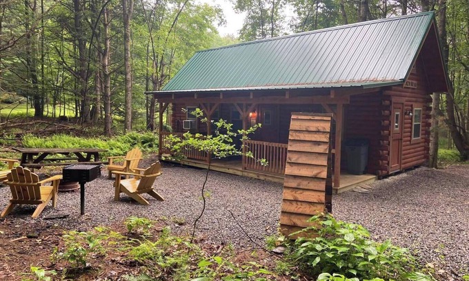 Leeper Cabin | Lazy Bear Log Cabin near Cook Forest State Park