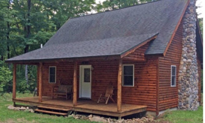 Blaney Park Cabin | Lazy Cedars Log Cabin - Centrally located