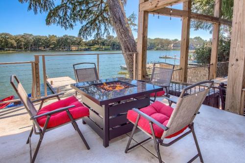 New Braunfels House | LD 247 Waters Edge at Lake Dunlap