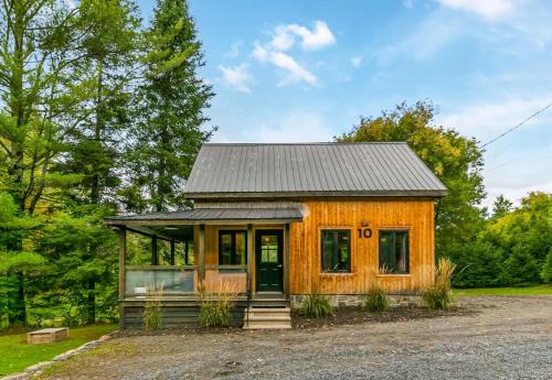 Lac-Brome Ski Chalet | Le 10 - Spa Sauna Shower Bromont Lac-Brome