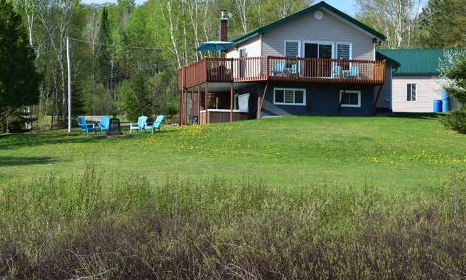 Lac-Saint-Paul Ski Chalet | Le 277 - ZeNature/Lac Navigable (pets welcome)