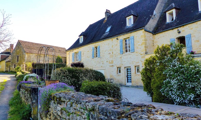 Sainte-Mondane House | Le Bonheur dans notre Pré, 4 gites with 11 rooms 25P