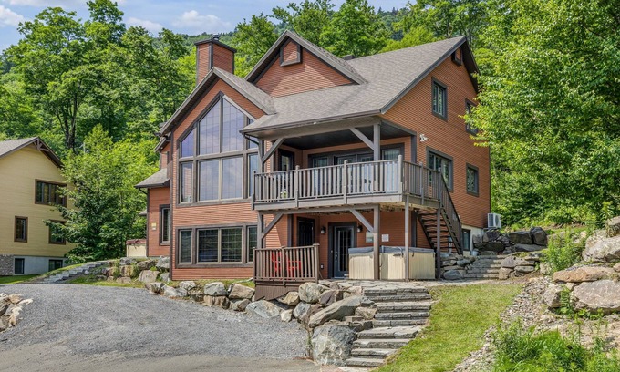 Stoneham Ski Chalet | Le Chalet Dans la Montagne