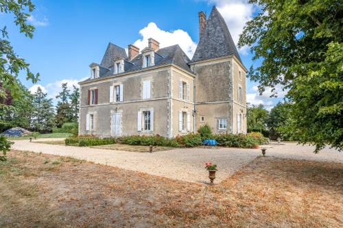 Sainte-Cecile Bed & Breakfast | Le Chateau De Bellevue
