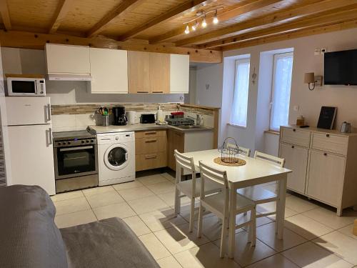 Chanos-Curson Apartment | Le Cocon de Curson Gîte le Papillon