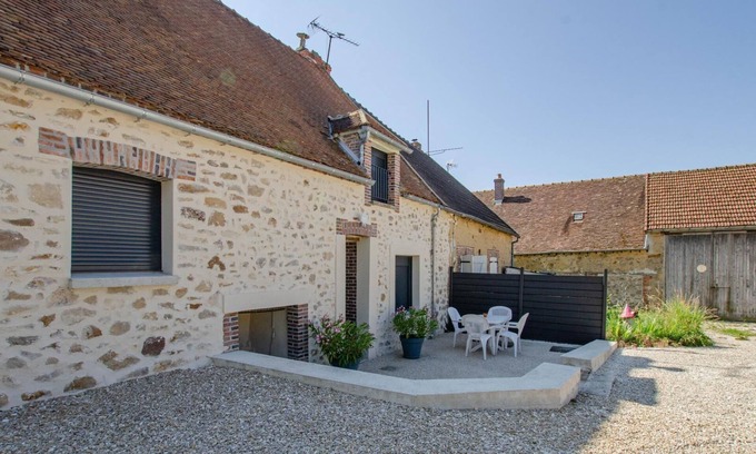 Plessis-Barbuise House | Le Gite de la Place - Plessis Barbuise