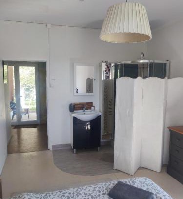 Saint-Hilaire-de-la-Noaille Bed & Breakfast | Le home atelier d'artiste