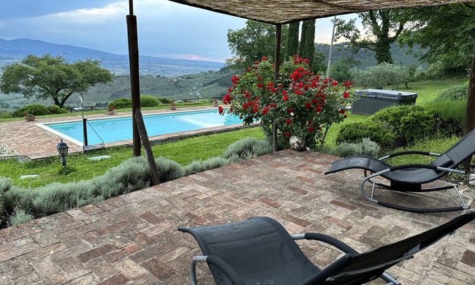 Bovara Apartment | Le Logge di Silvignano - Apartment Loggiato I - Private XV Century Loggia - Pool