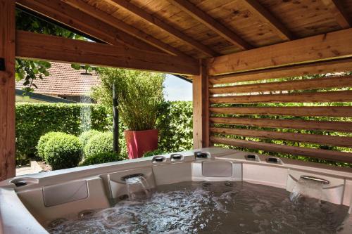 Jouey Villa | Le Logis des Prés Verts Villa avec Jacuzzi Privatif