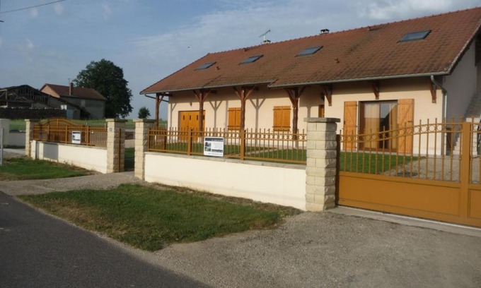 Giffaumont-Champaubert House | LE LOGIS DU DER