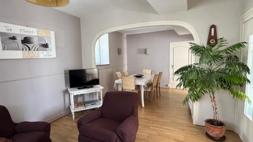 Autun House | Le Magnolia