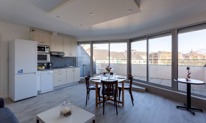 Mayenne Apartment | Le Mancini - Appt 1 chambre avec Parking et Terrasse