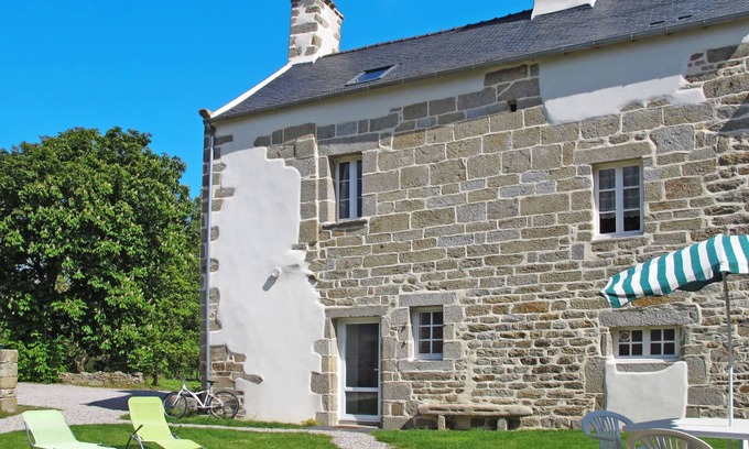 Plouneour-Trez House | Le Manoir by Interhome