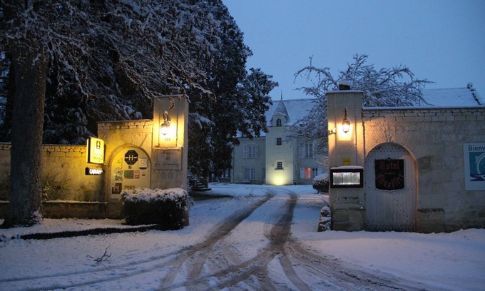 Beaumont-en-Veron Hotel | Le Manoir de la Giraudière