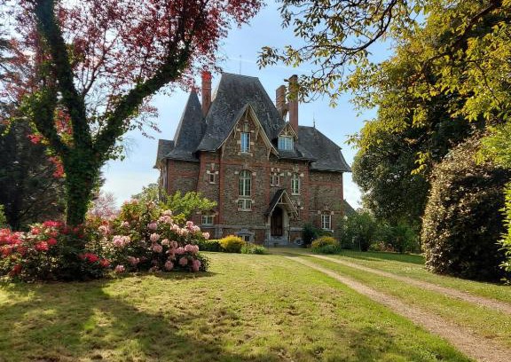 Bouere House | Le Manoir des Rochers