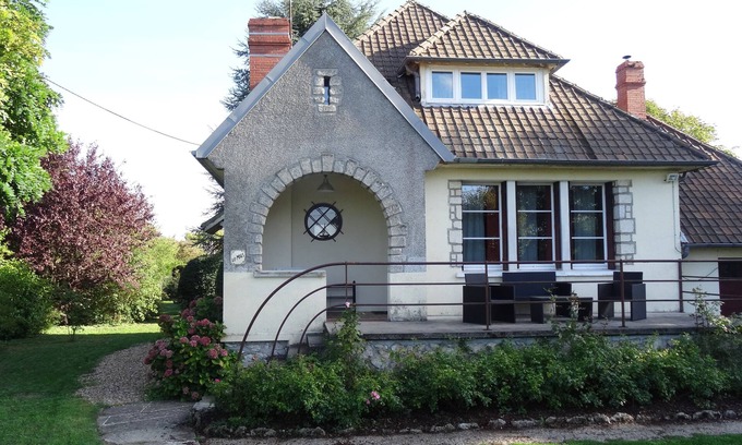 Muides-sur-Loire House | Le Mas: house facing the Loire in a fenced garden in Muides-sur-Loire