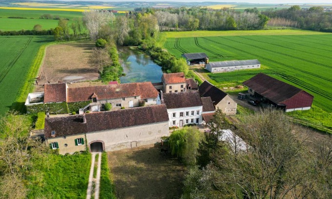 Brienon-sur-Armancon House | Le Moulin Neuf