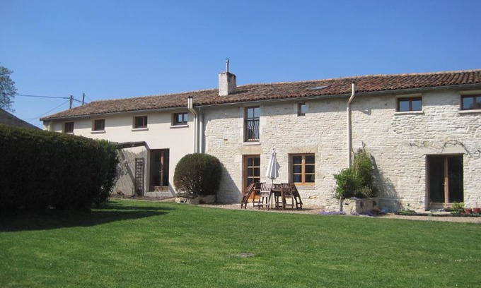 Crezieres House | Le Noisetier at Les Hiboux Gites